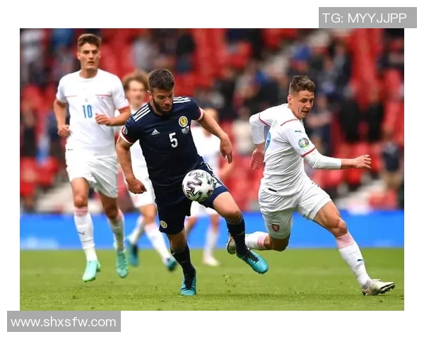 深入分析成都足球队边路渗透战术的优势与实施细节 深入分析成都足球队边路渗透战术的优势与实施细节